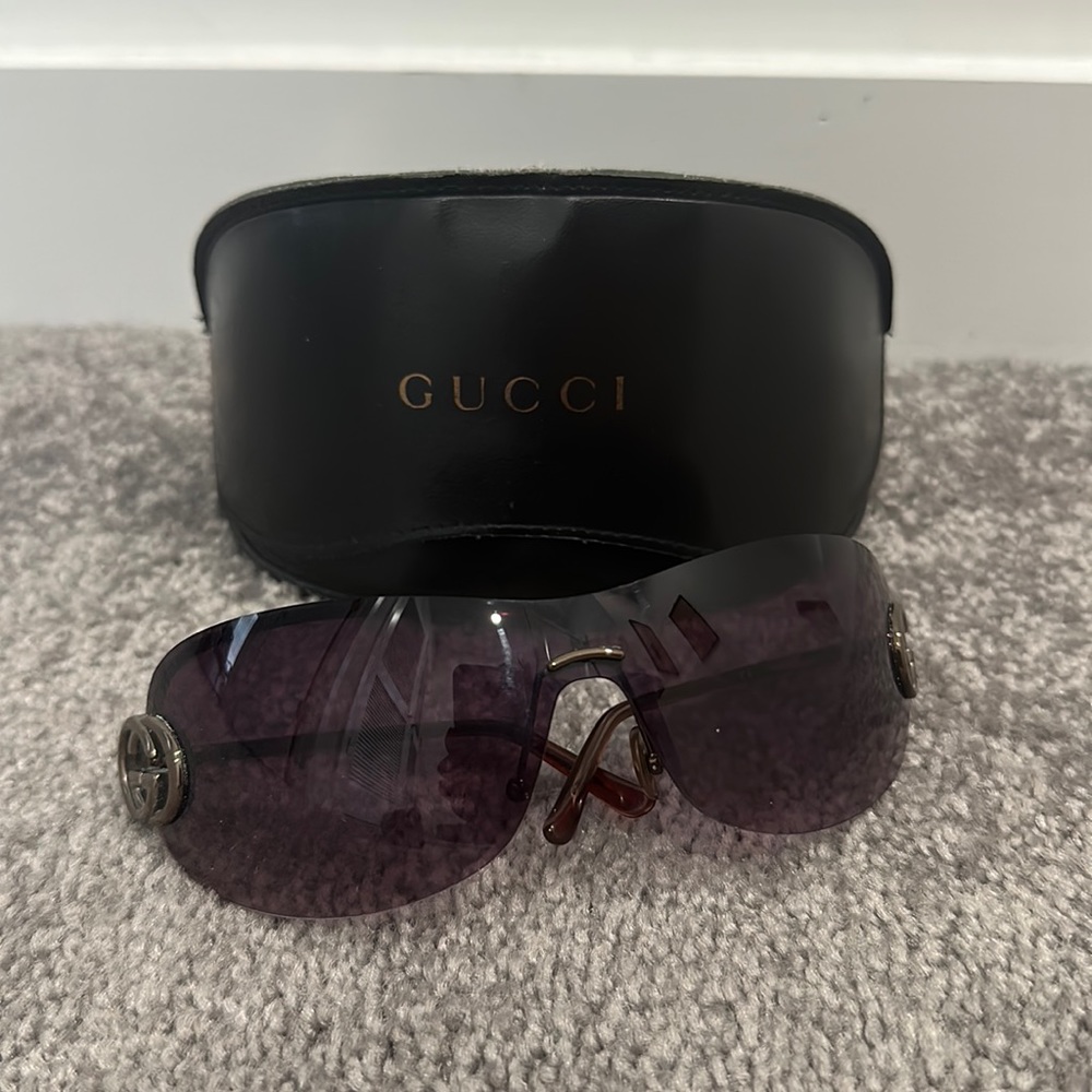 Gucci Logo Wraparound Sunglasses - Case Included